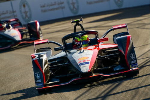 4. 作為首家參加世界電動方程式錦標賽的日本汽車制造商，日產汽車已連續兩年出戰該賽事_meitu_5.jpg